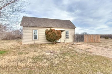House for Sale at 219 Ne Monroe Avenue, Piedmont,  OK 73078