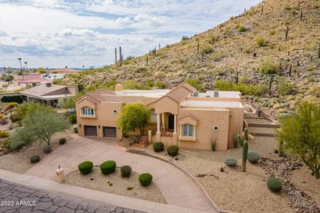House for Sale at 1044 W Indian Hills Place, Phoenix,  AZ 85023