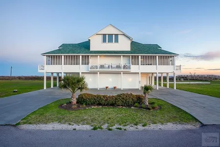 House for Sale at 660 Villa Drive, Crystal Beach,  TX 77650