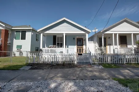House for Sale at 2520 Ave L, Galveston,  TX 77550