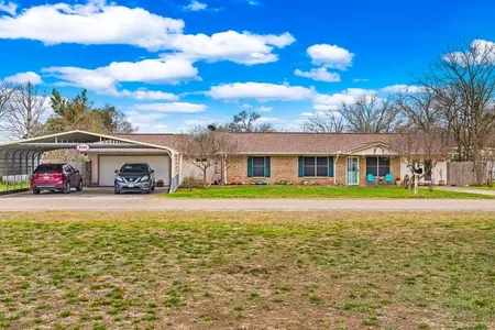 House for Sale at 114 Laurel Way, Kerrville,  TX 78028