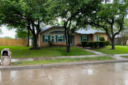 House for Sale at 406 Hemlock Drive, Grand Prairie,  TX 75052