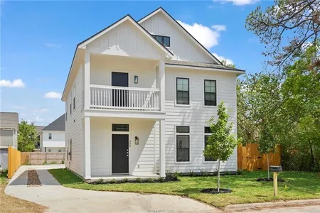 House for Sale at 304 Poplar Street, College Station,  TX 77840-1914