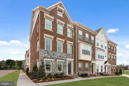 Townhouse for Sale at 5286 Ridgeview Retreat Dr, Chantilly,  VA 20151