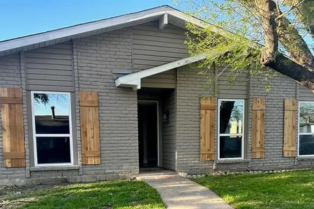 House for Sale at 2106 Alder Trail, Grand Prairie,  TX 75052