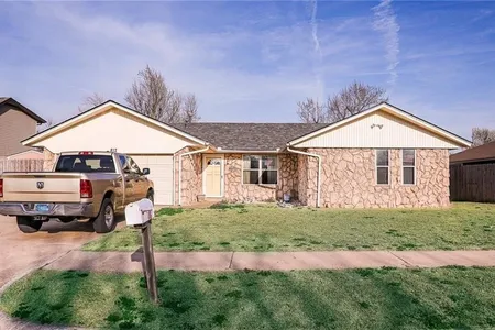 House for Sale at 812 N Briarcliff Drive, Moore,  OK 73170