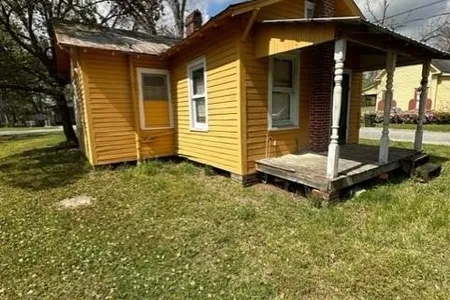 House for Sale at 1501 Gilmore St, Waycross,  GA 31501