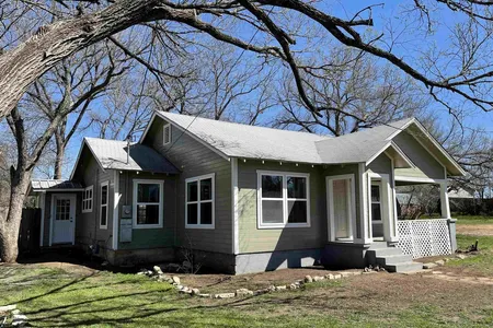 House for Sale at 409 N Vandeveer St, Burnet,  TX 78611
