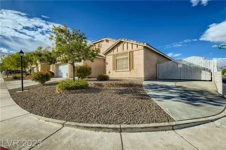 House for Sale at 8900 Loggers Mill Avenue, Las Vegas,  NV 89143