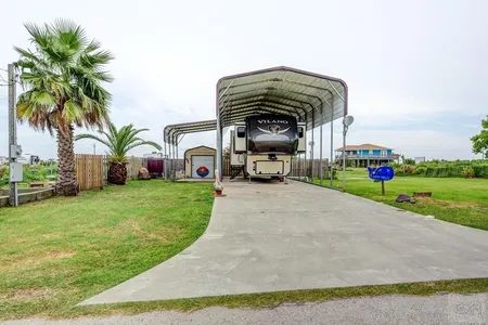 Unit for sale at 169 Ocean Breeze Drive, Crystal Beach, TX 77650
