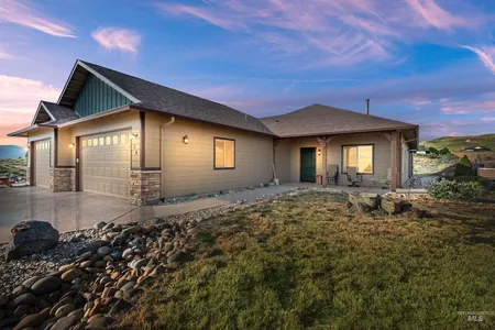 House for Sale at 18 Lakeview, Horseshoe Bend,  ID 83629-8101