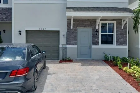 Townhouse for Sale at 1790 Se 7th Ter, Homestead,  FL 33034