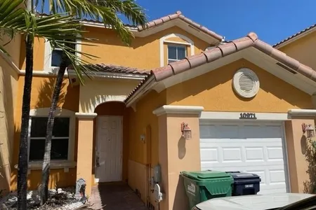 Townhouse for Sale at 10971 Sw 246th Street, Homestead,  FL 33032