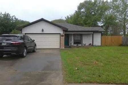 House for Sale at 7 Columbella, Bay City,  TX 77414