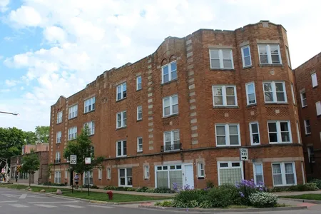 Unit for sale at 4672 N Manor Avenue, Chicago, IL 60625