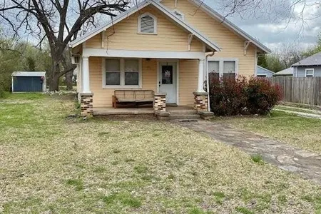 House for Sale at 210 S Avenue M, Clifton,  TX 76634
