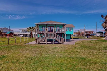 House for Sale at 963 Clara Lane, Crystal Beach,  TX 77650