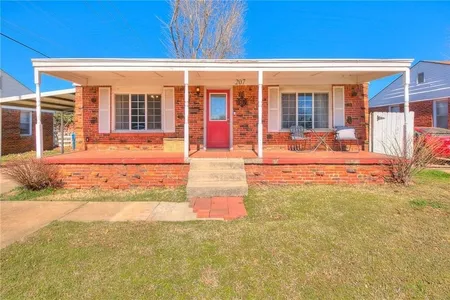 House for Sale at 207 E Kittyhawk Drive, Midwest City,  OK 73110