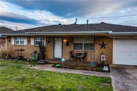 House for Sale at 944 Nw 6th Street, Moore,  OK 73160