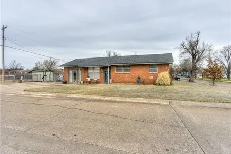 House for Sale at 300 Thompson Drive, El Reno,  OK 73036