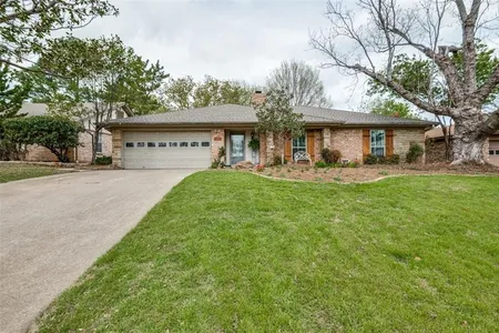 House for Sale at 420 Mountainview Drive, Hurst,  TX 76054