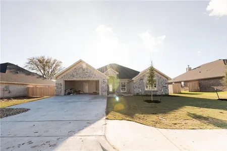 House for Sale at 953 Northern Dancer Drive, Hewitt,  TX 76643