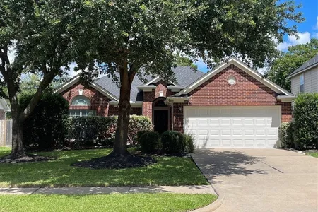House for Sale at 15430 Lakeport Crossing Drive, Cypress,  TX 77429