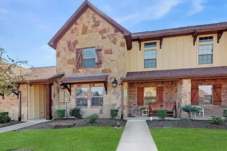 Townhouse for Sale at 135 Kimber Lane, College Station,  TX 77845
