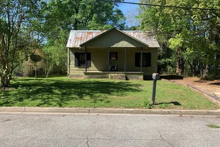 House for Sale at 915 N Crawford St., Thomasville,  GA 31792