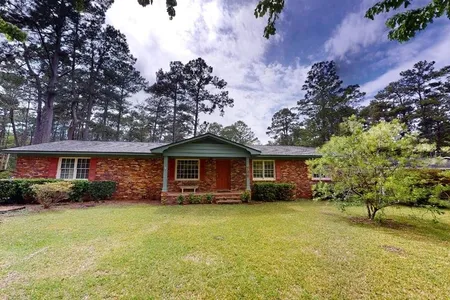 House for Sale at 709 N Pinetree Blvd., Thomasville,  GA 31792