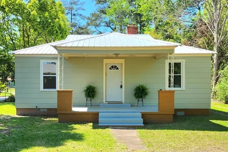 House for Sale at 618 Westover Ave, Thomasville,  GA 31792