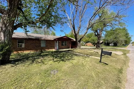 House for Sale at 1402 S 2nd Street, Chickasha,  OK 73018