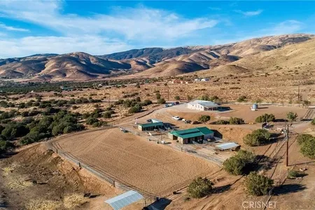 Unit for sale at 7630 Hierba Road, Agua Dulce, CA 91390