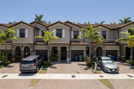 Townhouse for Sale at 11424 Sw 254th St, Homestead,  FL 33032