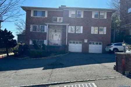 Unit for sale at 8 Leary Lane, Edgewater, NJ 07020