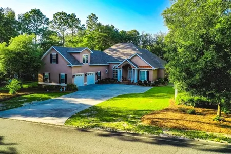 House for Sale at 1528 S River Oaks Dr, Blackshear,  GA 31516