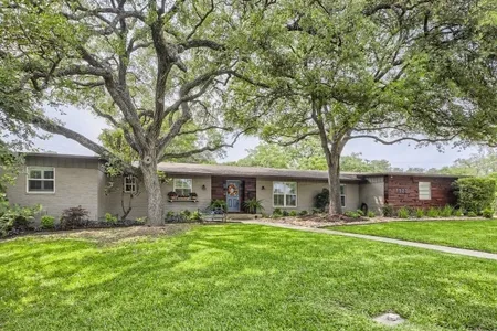 House for Sale at 7523 Quail Run Dr, San Antonio,  TX 78209-3130