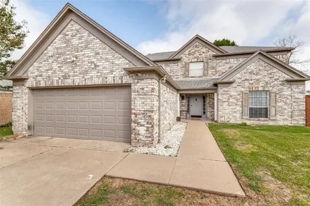 House for Sale at 132 Browning Lane, Grand Prairie,  TX 75052