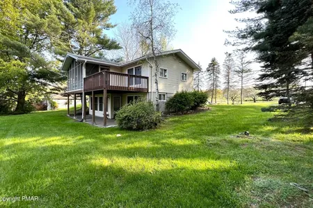 Unit for sale at 103 Fairway Lane, Lords Valley, PA 18428