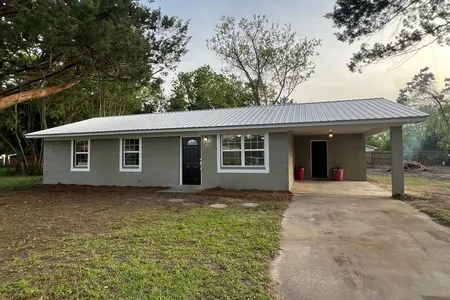 House for Sale at 121 Beaver Drive, Blackshear,  GA 31516