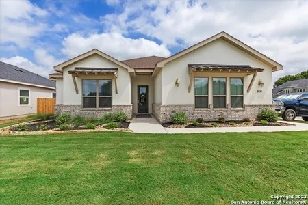 House for Sale at 800 Club View S, Seguin,  TX 78155