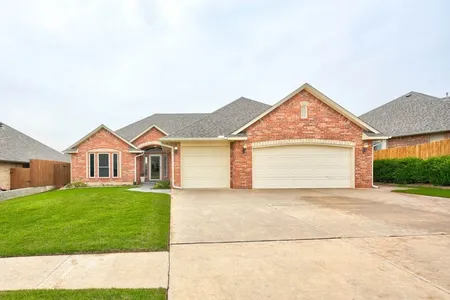 House for Sale at 2625 Se 7th St, Moore,  OK 73160