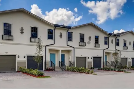 Townhouse for Sale at 777 Sw 11th St #777, Florida City,  FL 33034