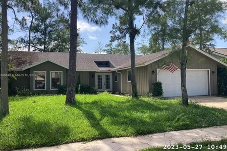 House for Sale at 916 Daffodil Dr, Wellington,  FL 33414