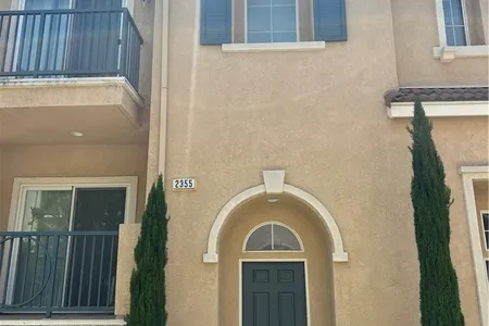 Townhouse for Sale at 2355 Ohio Avenue, Signal Hill,  CA 90755