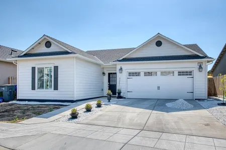 House for Sale at 3393 N Mcarthur Avenue, Fresno,  CA 93727-7991