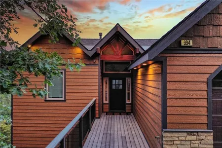 House for Sale at 994 Nadelhorn Drive, Lake Arrowhead,  CA 92352