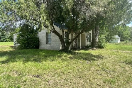 House for Sale at 4003 Violet St, Seguin,  TX 78155-7242