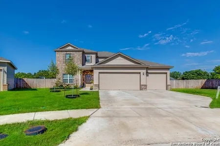 House for Sale at 700 Stonemanor Bay, Seguin,  TX 78155-2877