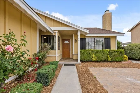 House for Sale at 27984 Palmetto Ridge Drive, Valencia,  CA 91354